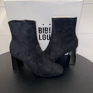 BiBi Lou black suede ankle boots. high-gloss block heel and slightly pointed toe